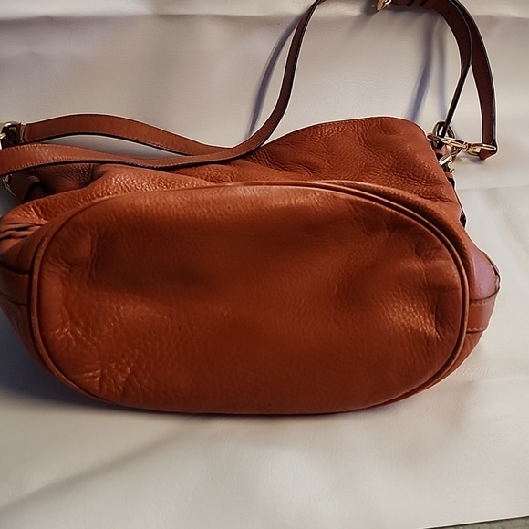 MICHAEL KORS Bucket Bag Hard to find. - Picture 10 of 13